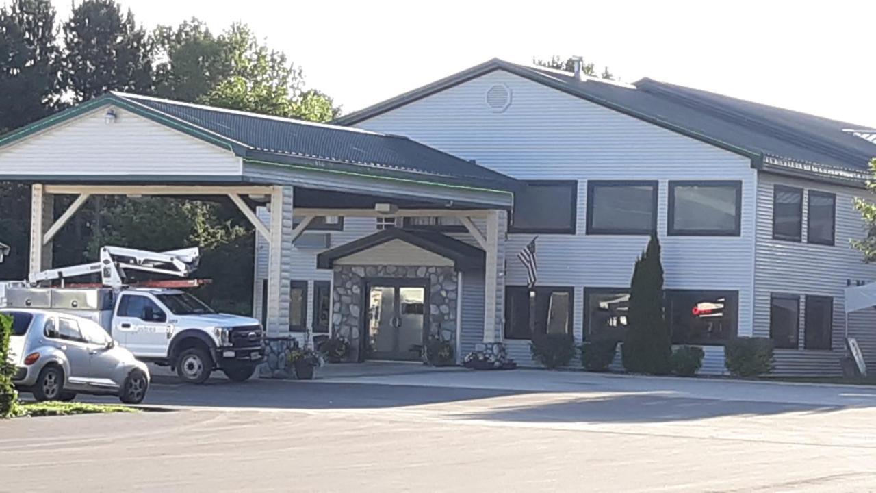 Pleasant Moose Lodge Newberry Exterior photo